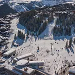 Superbe Appartement De 4 Chambres Au Centre De Courchevel 1850, Proche Des Pistes Et Commerces - Fr-1-564-79