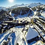 Superbe Appartement De 4 Chambres Au Centre De Courchevel 1850, Proche Des Pistes Et Commerces - Fr-1-564-79