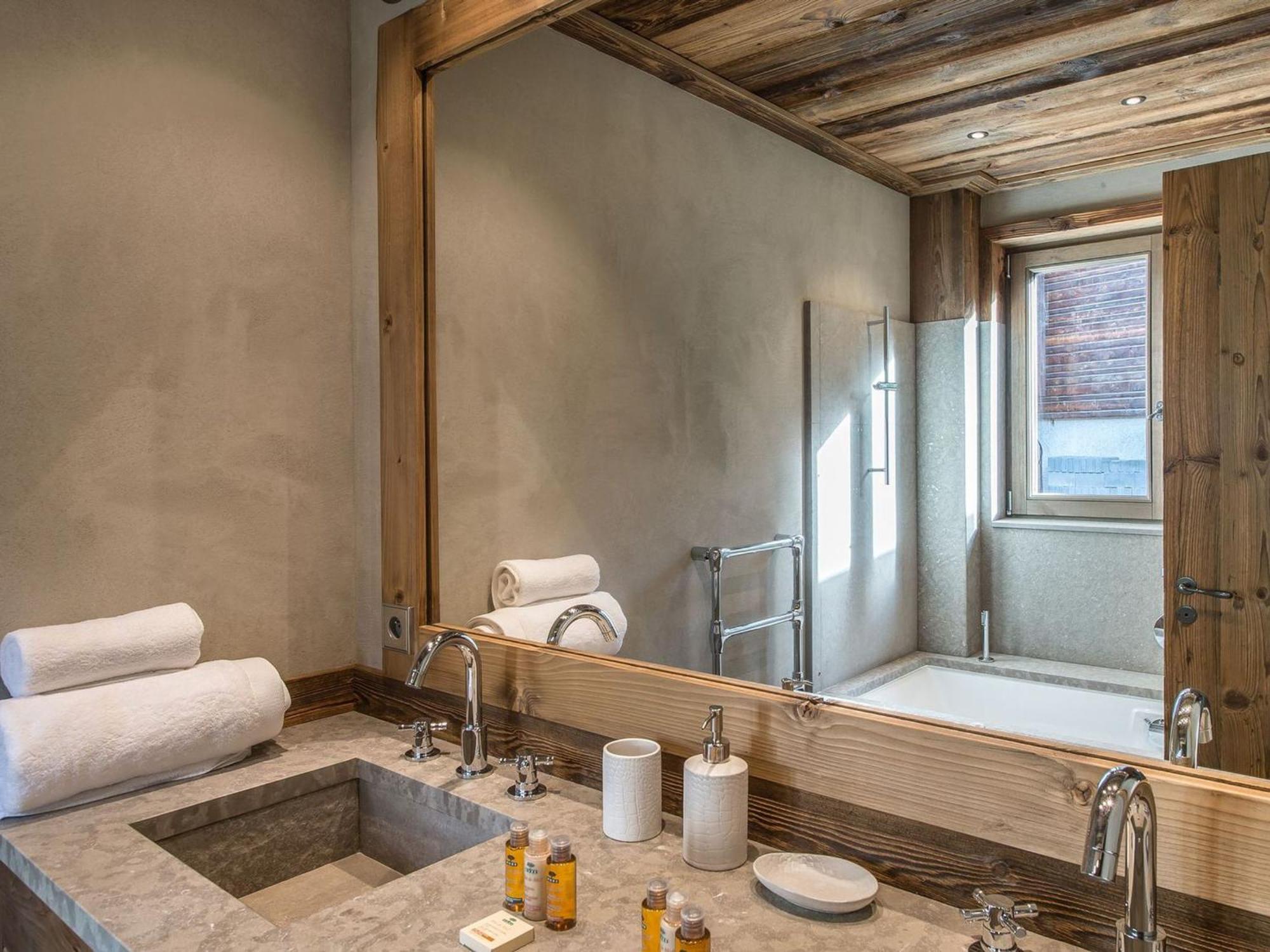 Superbe De 4 Au Centre De 1850, Proche Des Pistes Et Commerces - Fr-1-564-79 * Courchevel